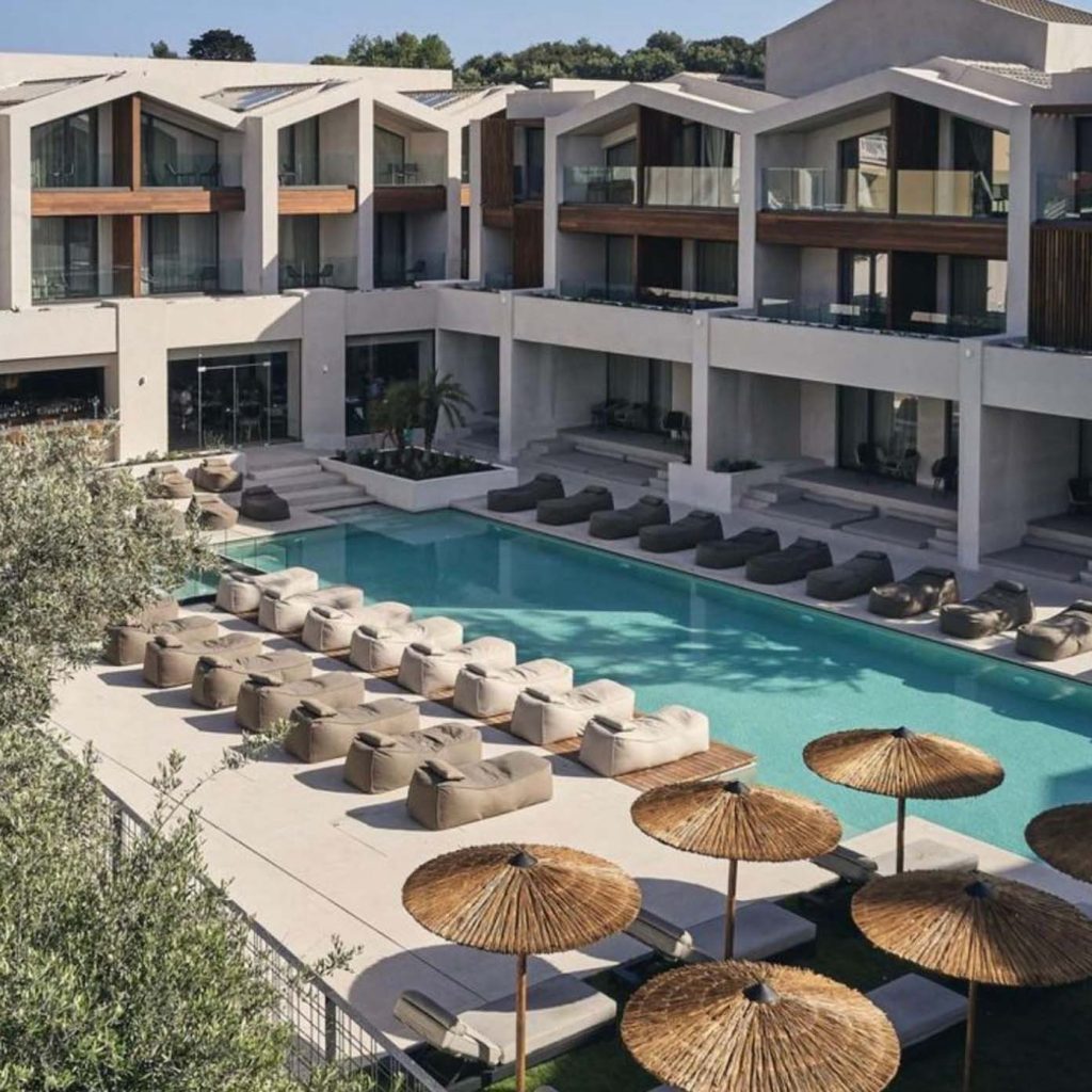 De 8 mooiste hotels in Griekenland met swim-up kamers+