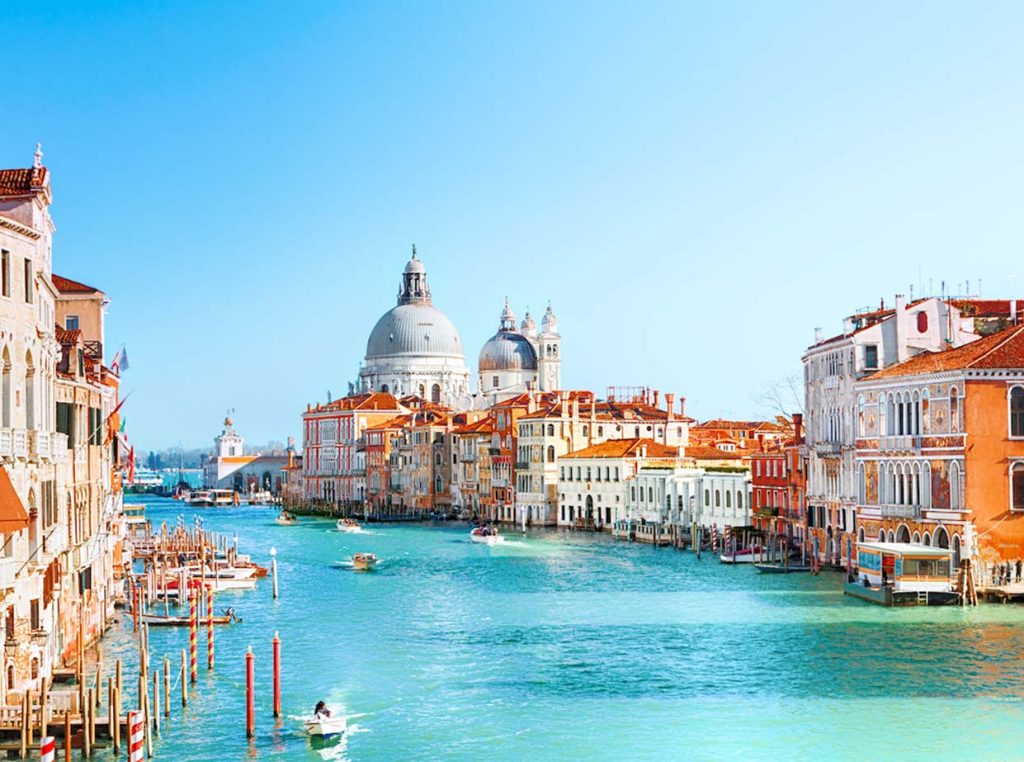 Reis door de Tijd in Venetië: Verhalen van Oude Gebouwen