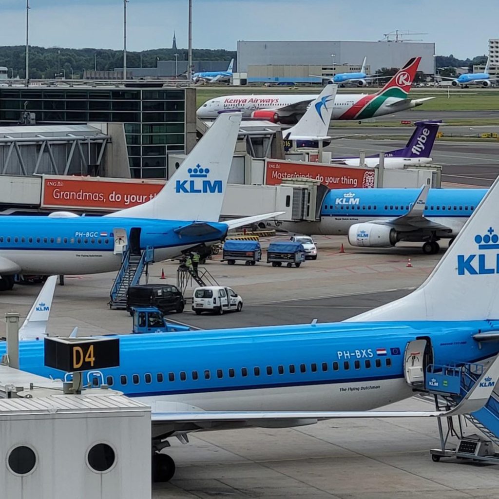 Vliegtickets boeken naar Arnhem: Een Gids voor Luchtvaartmaatschappijen en Luchthavens